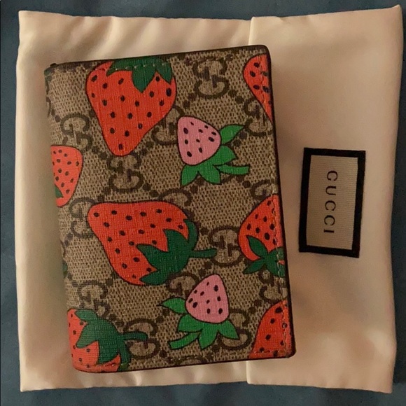 COPY - COPY - Gucci Strawberry Wallet - Picture 5 of 8